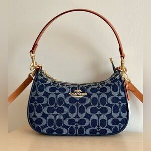 Coach Navy and Brown Signature Shoulder Bag🧊🧊